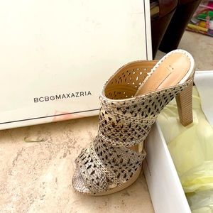 Never worn BCBG snake print sandal 6.5